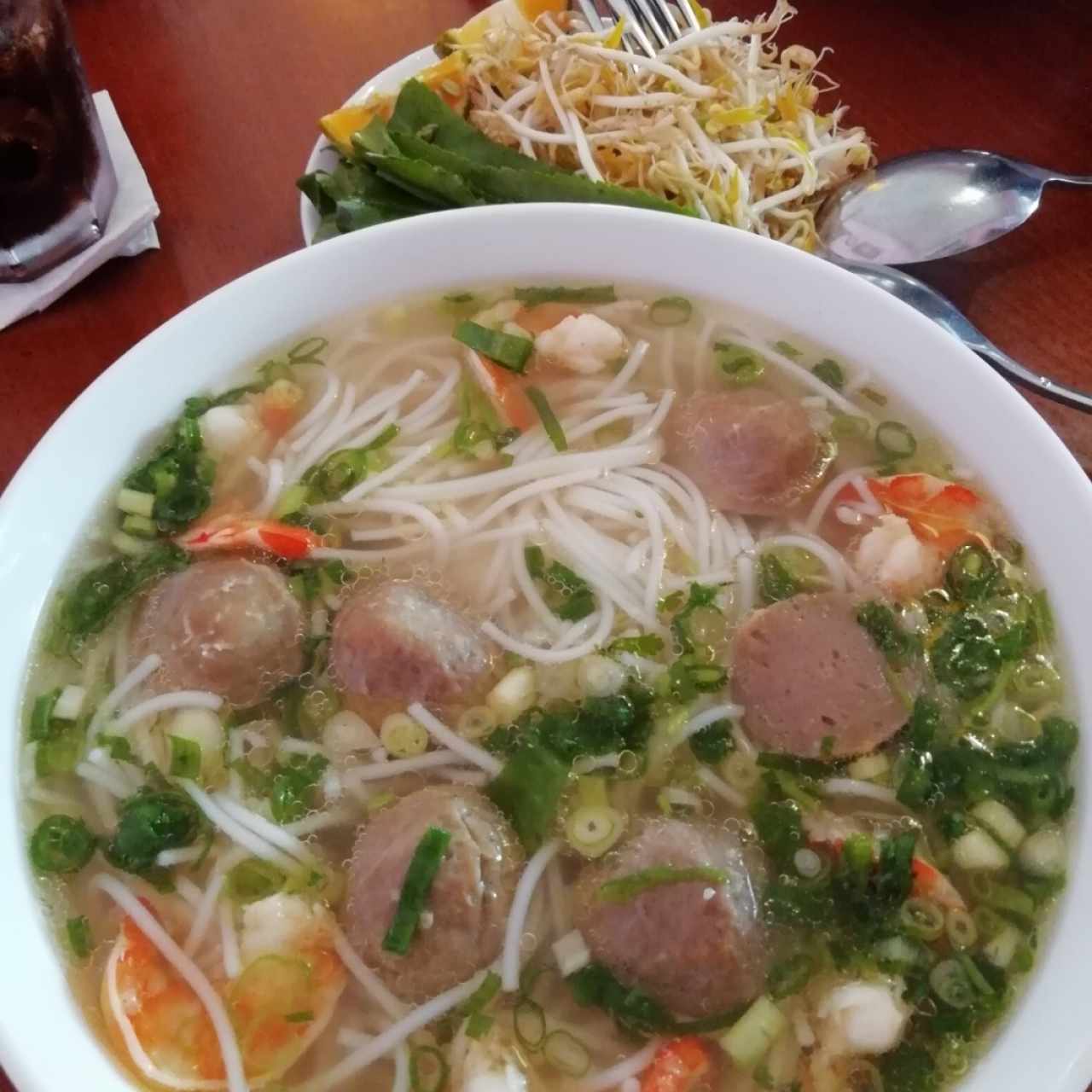 Sopa de albóndigas y Camarón 
