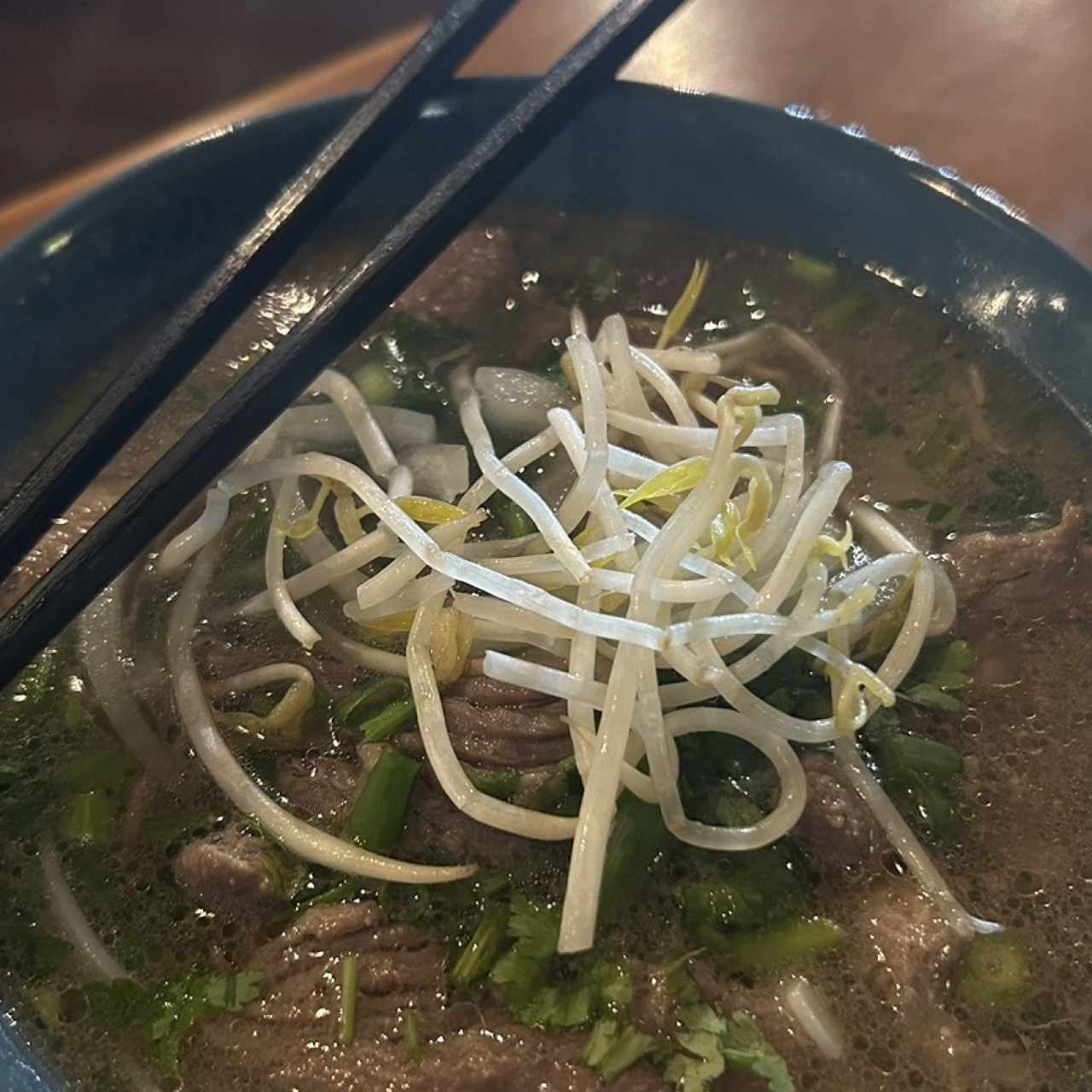 Pho Tái (Sopa de Res Salteada con Jengibre)