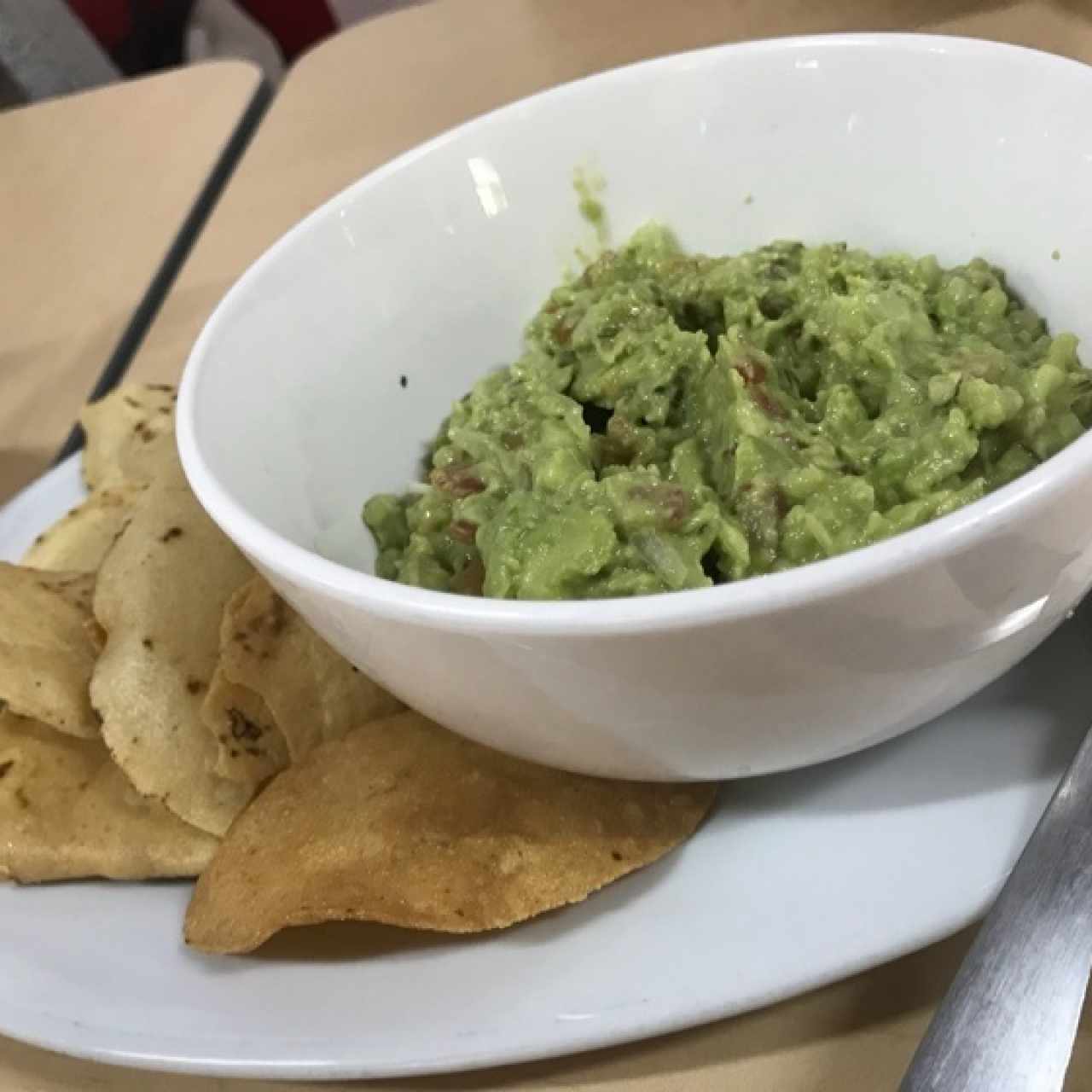 Guacamole con totopos