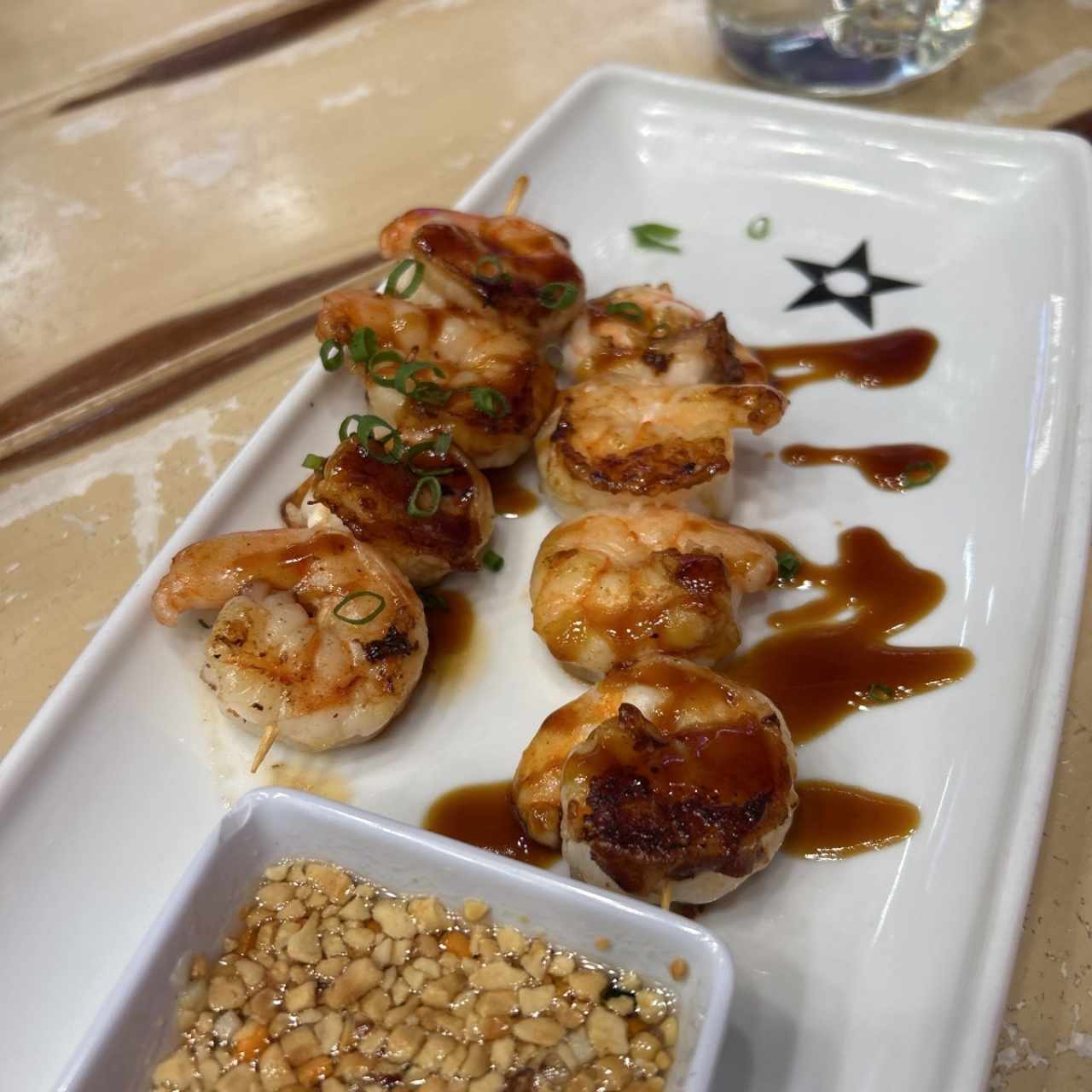 Tentadoras Entradas - Satay de Camarón