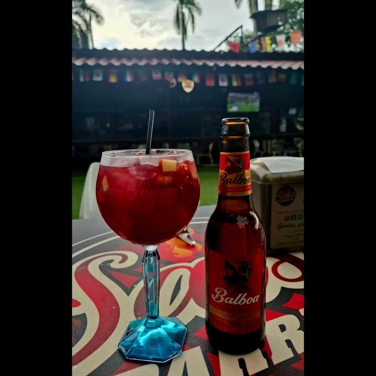 Sangría y Cerveza de la casa. 