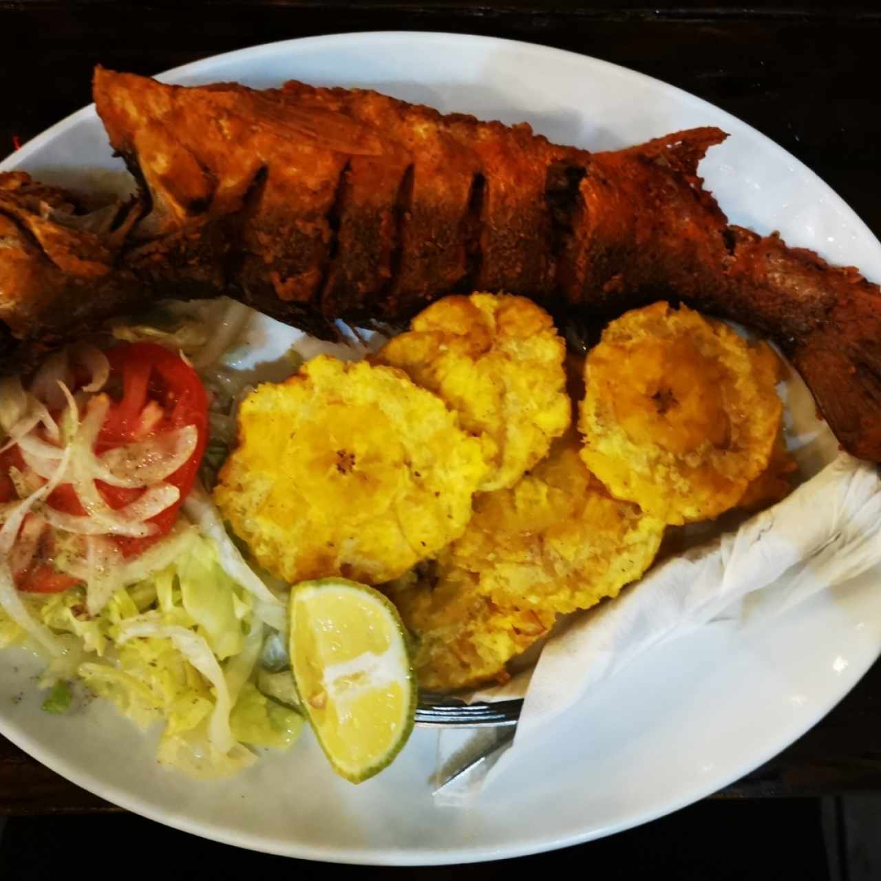 pescao' frito con patacones