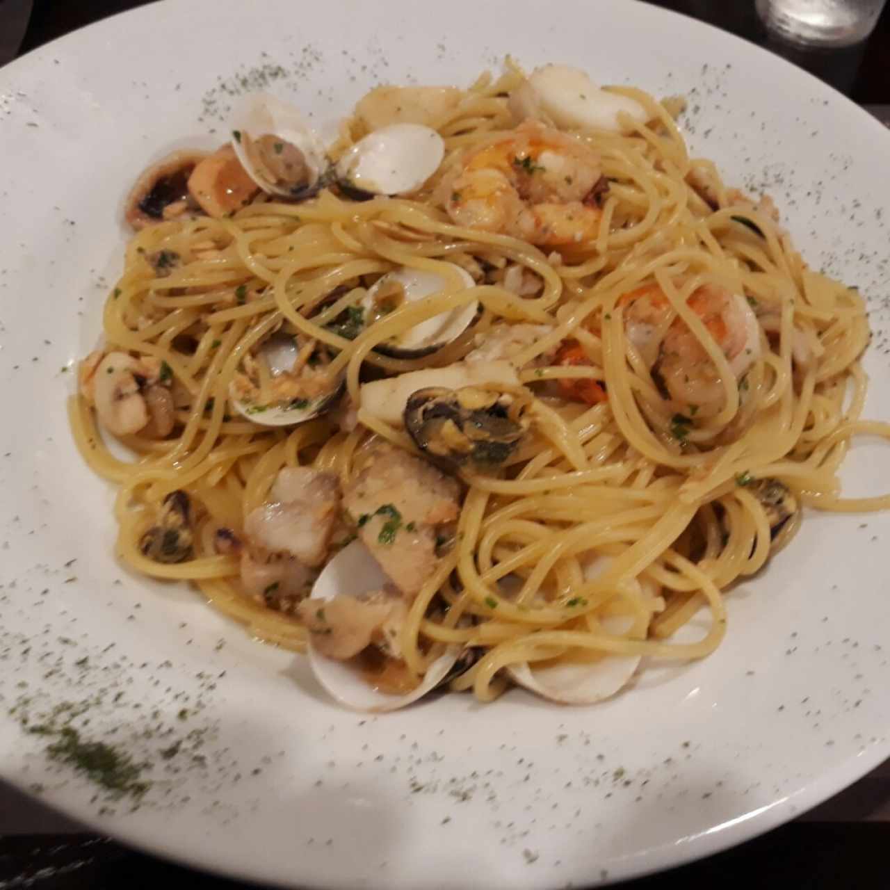 Spaghetti al óleo con mariscos mixtos 