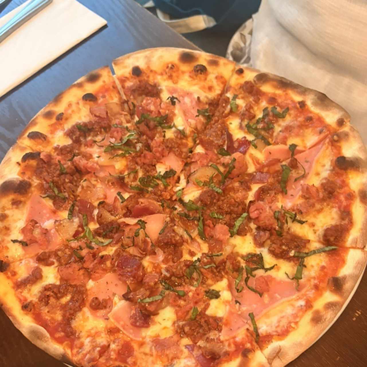 Pizzas Personales - Pizza Carnivora