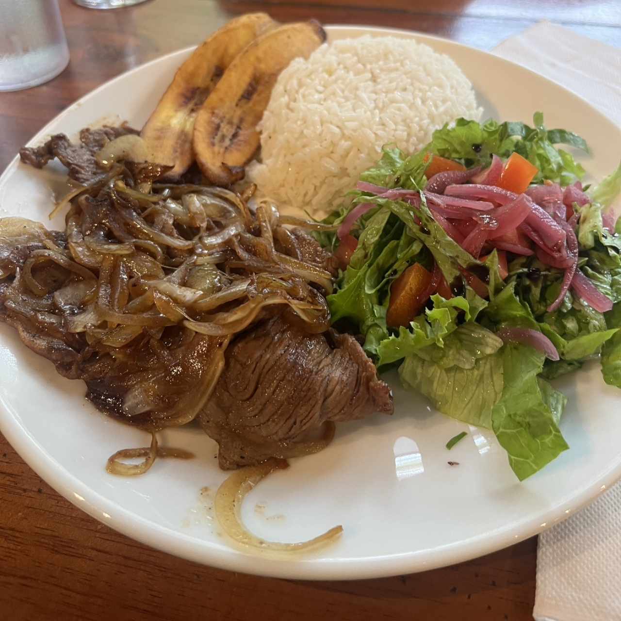 Bistec encebollado