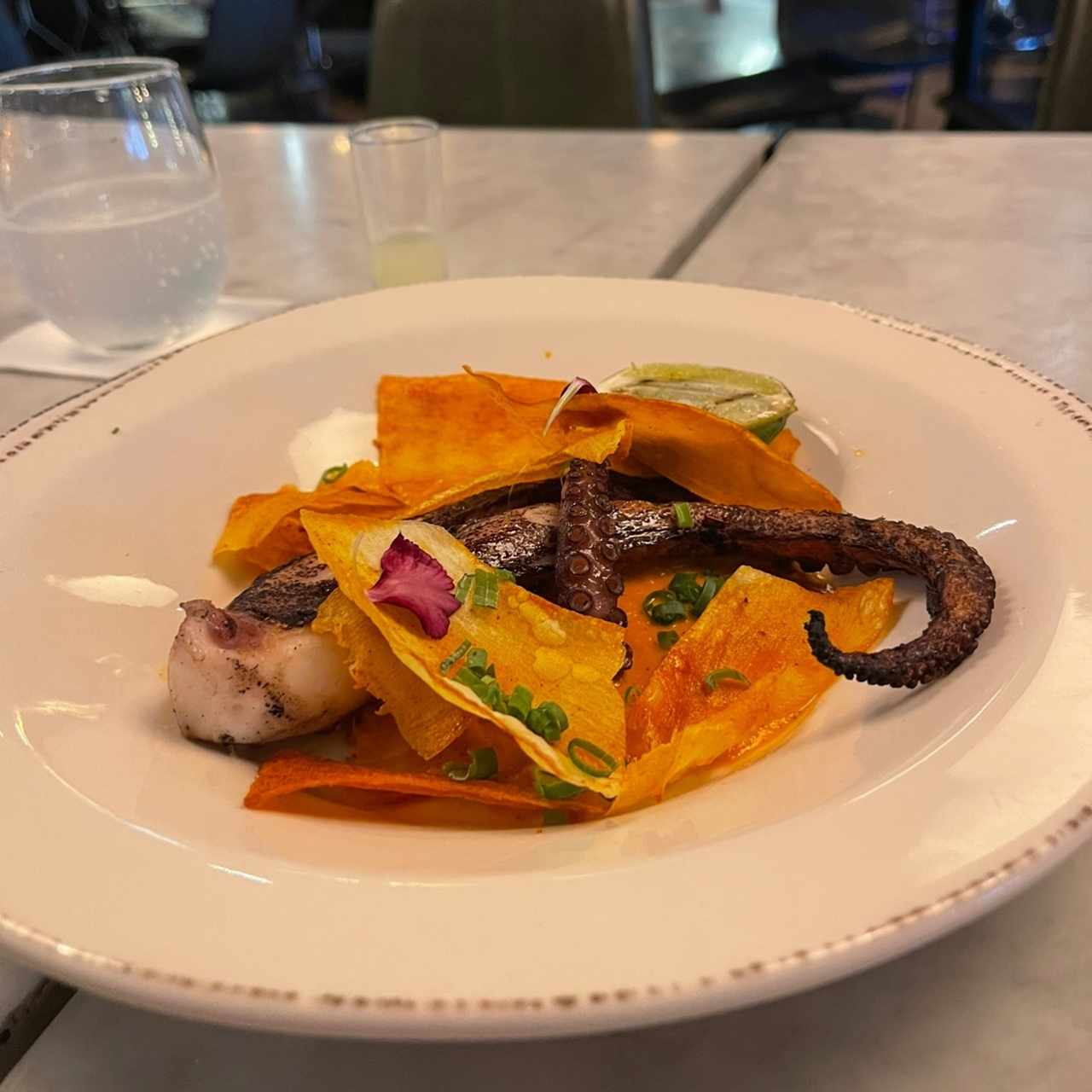 Pulpo al carbón, Salsa Romesco, Chimichurri y Papas Cerillas con Pimentón de la Vera