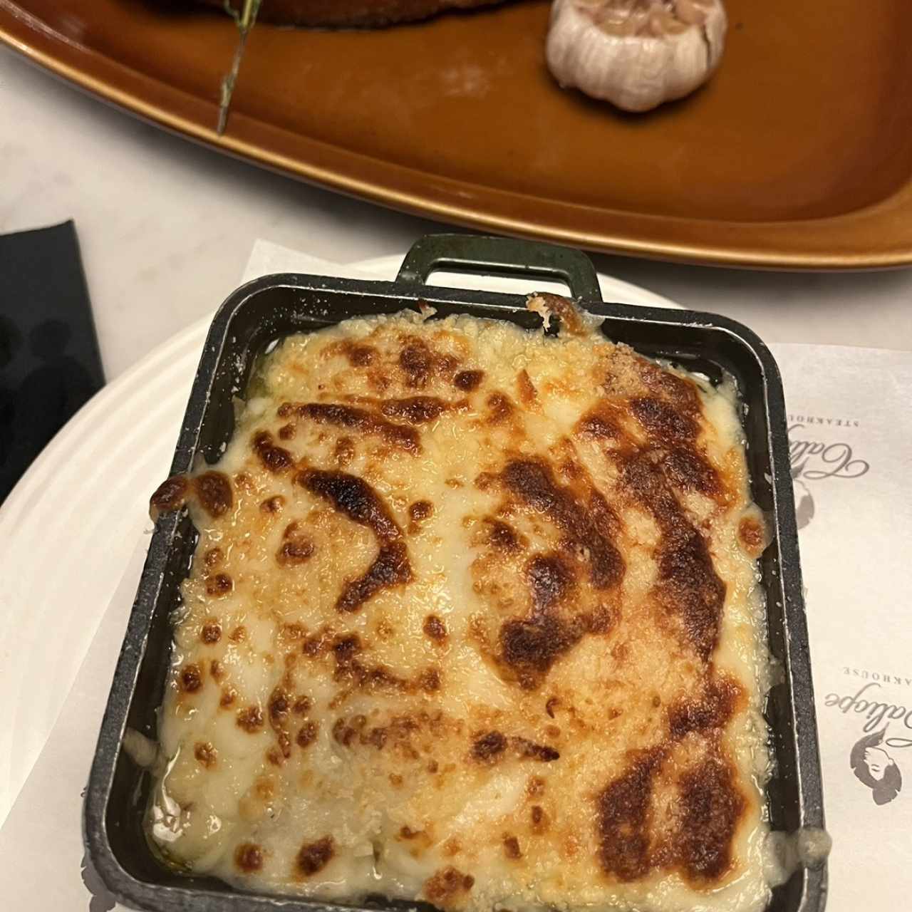 Gnocchi Mac and Cheese Trufado con Jamón Serrano