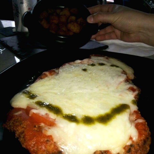 Milanesa de Carne con papas rústicas