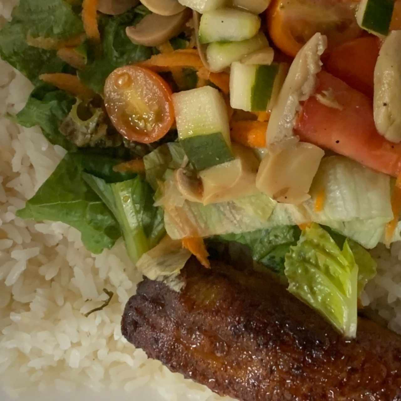 Arroz al Culantro con Coco, Ensalada de Ceviche de Champiñones y Plátano 
