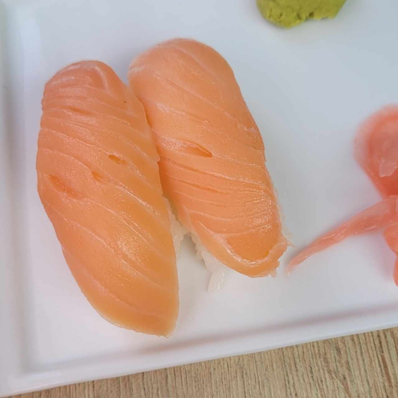 Nigiri sushi - Sake