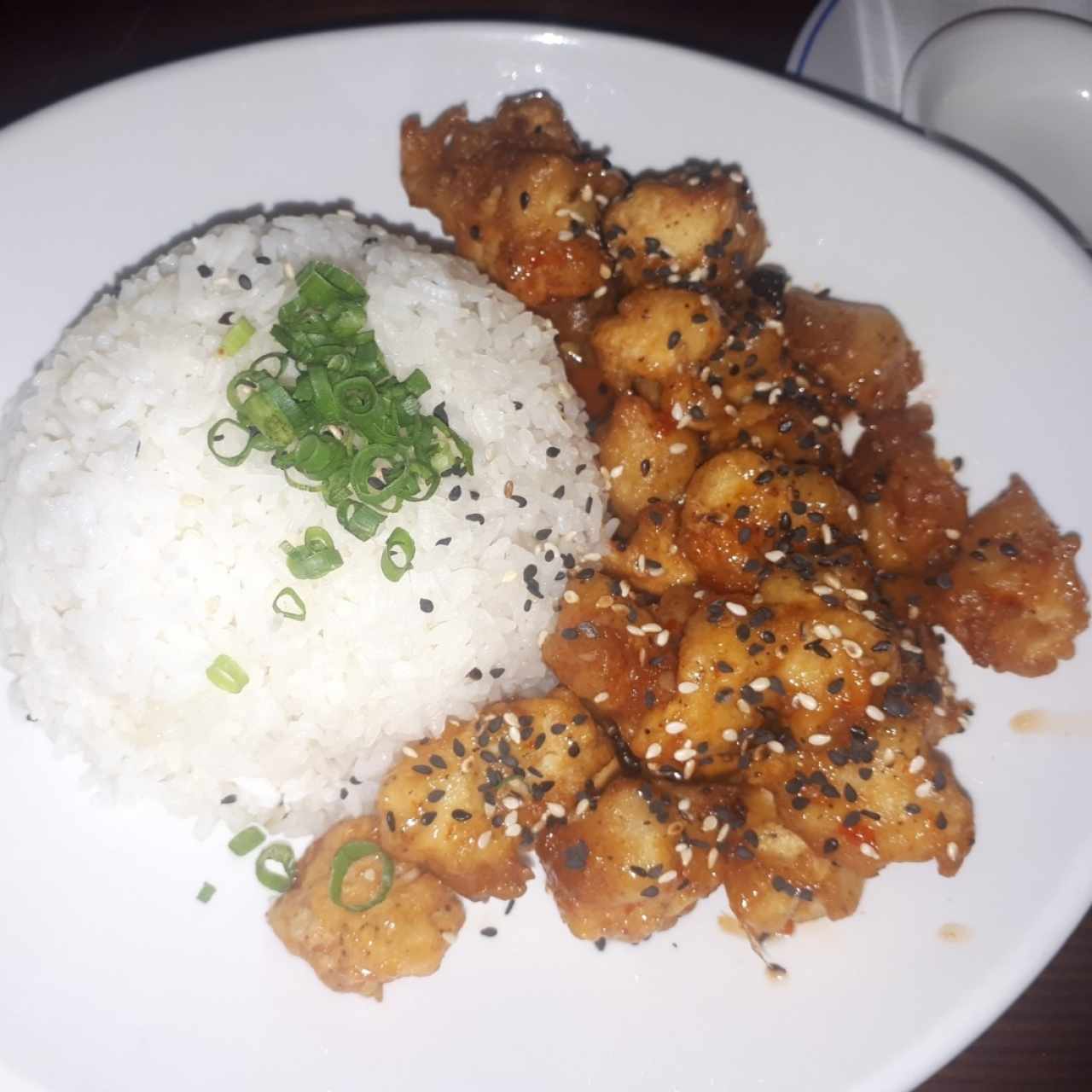 Pollo Kempo con arroz blanco