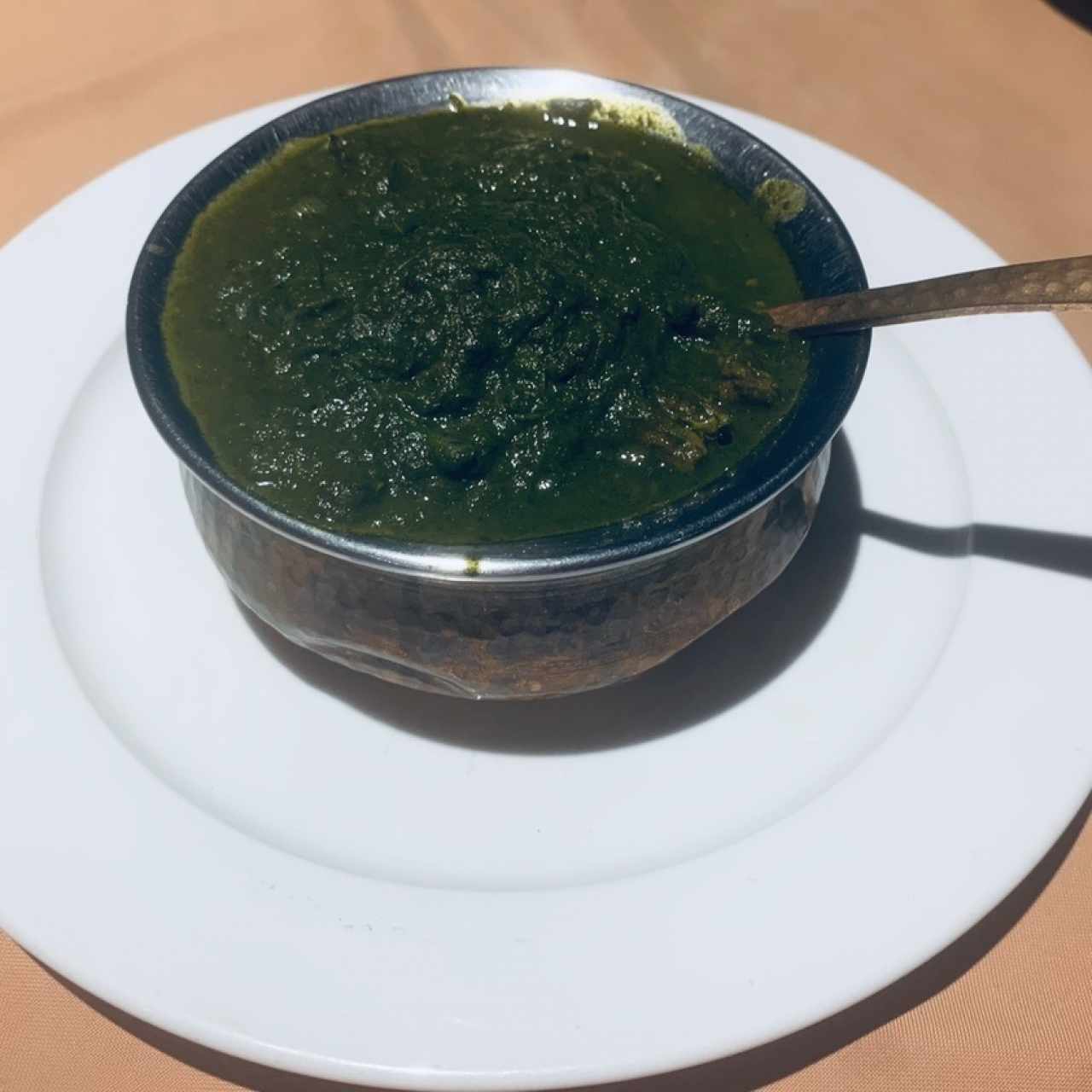 Cordero en Salsa de Espinacas