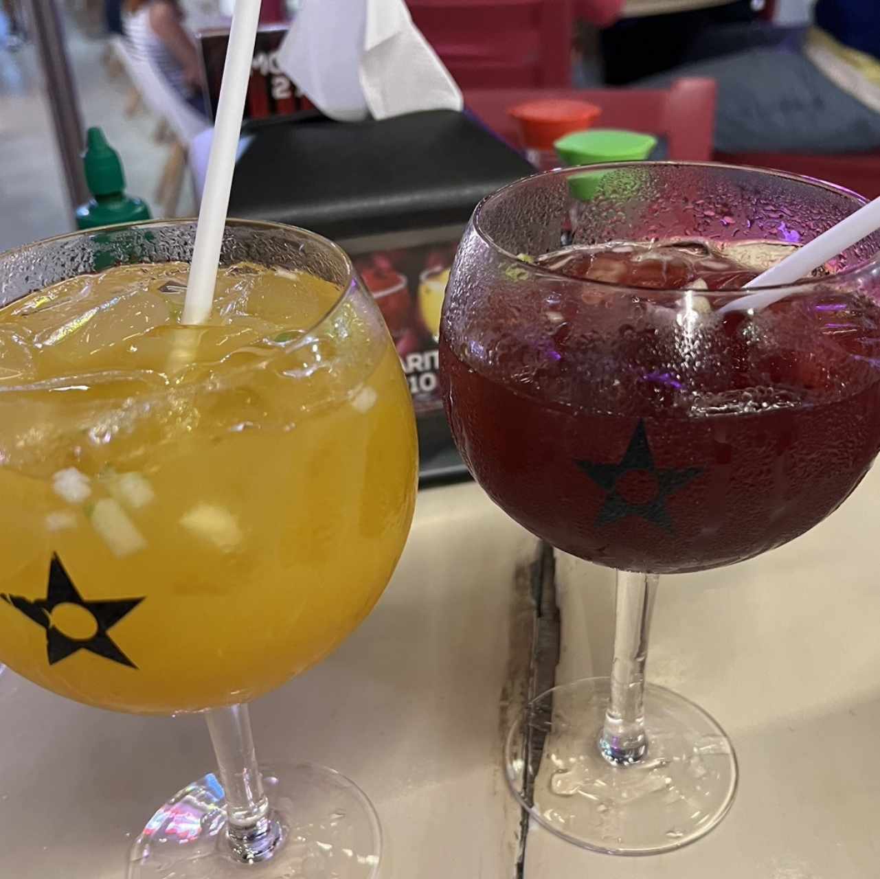 Sangria de mango y roja.