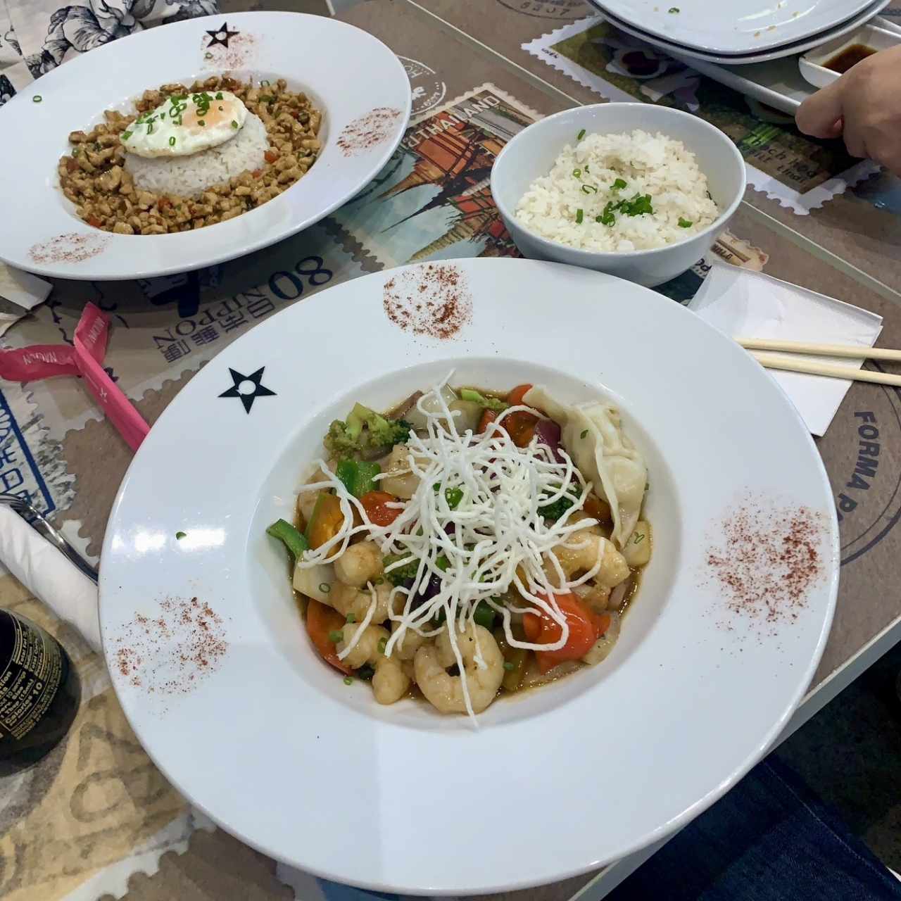 Stir Fry De Camarón y Stir Fry de Pollo Thai