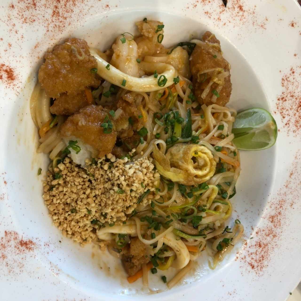 pad thai de mariscos 