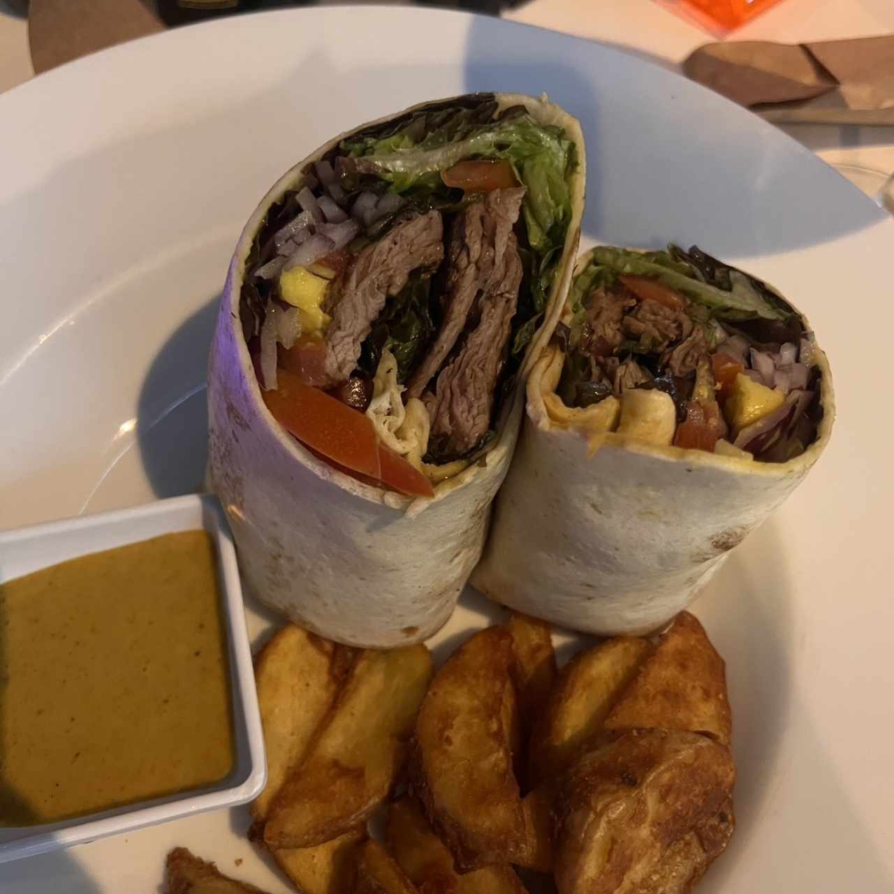 Wrap de Filetes de Res con Salsa de Curry