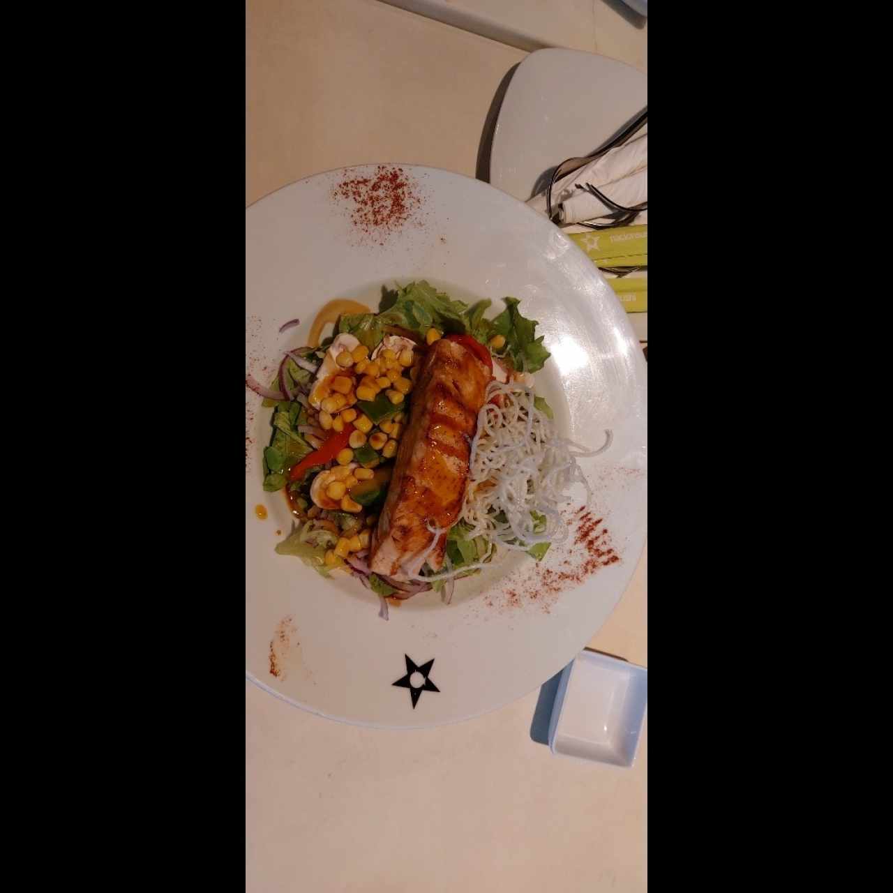 Ensalada Daidai de Salmon