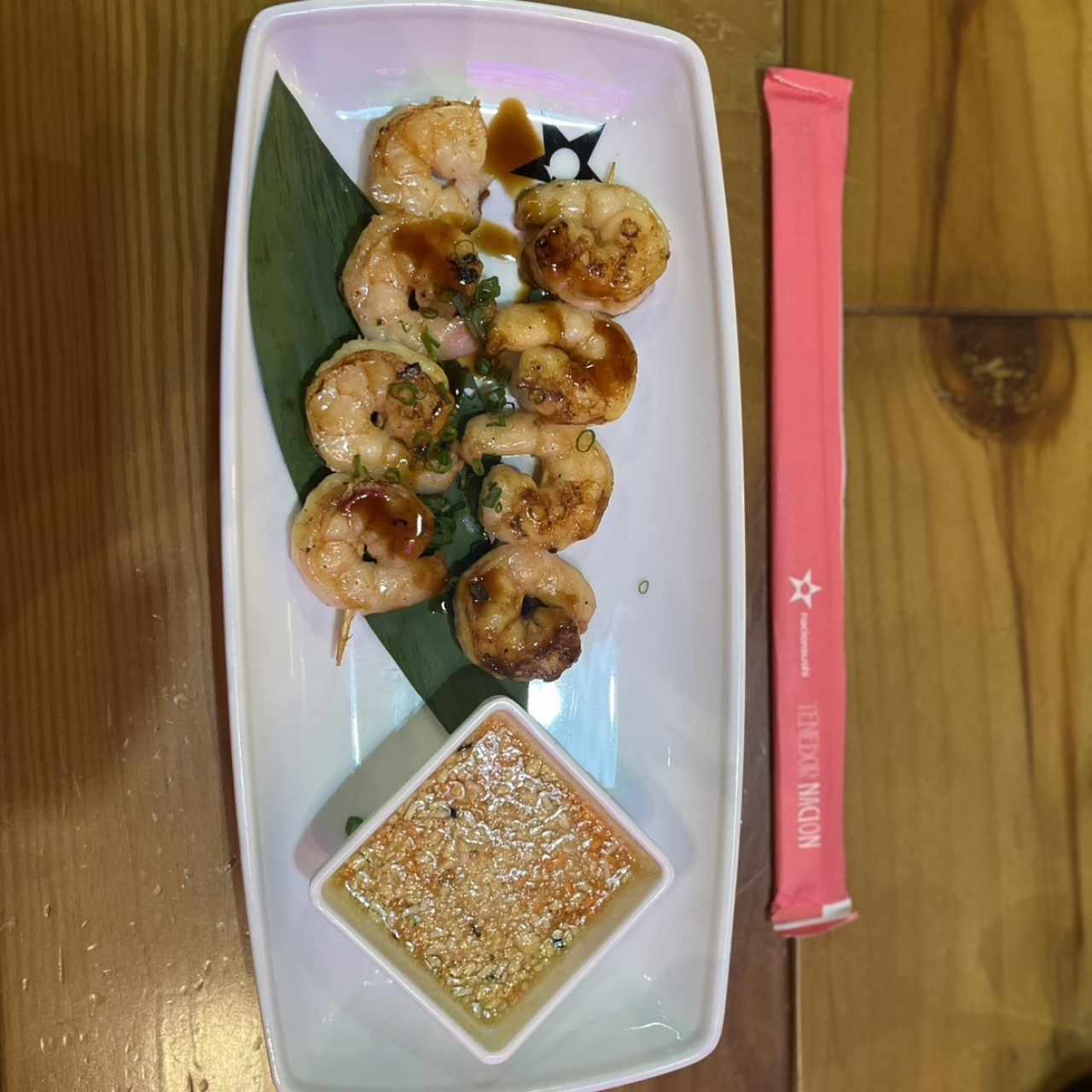 Tentadoras Entradas - Satay de Camarón