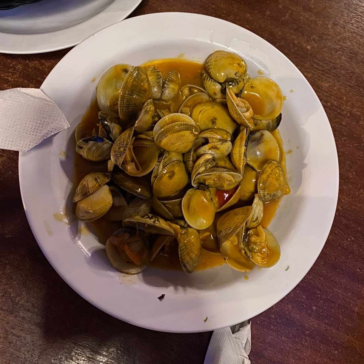 Almejas al ajillo... mucho mejor la comida... super atencion ... muy delicioso 
