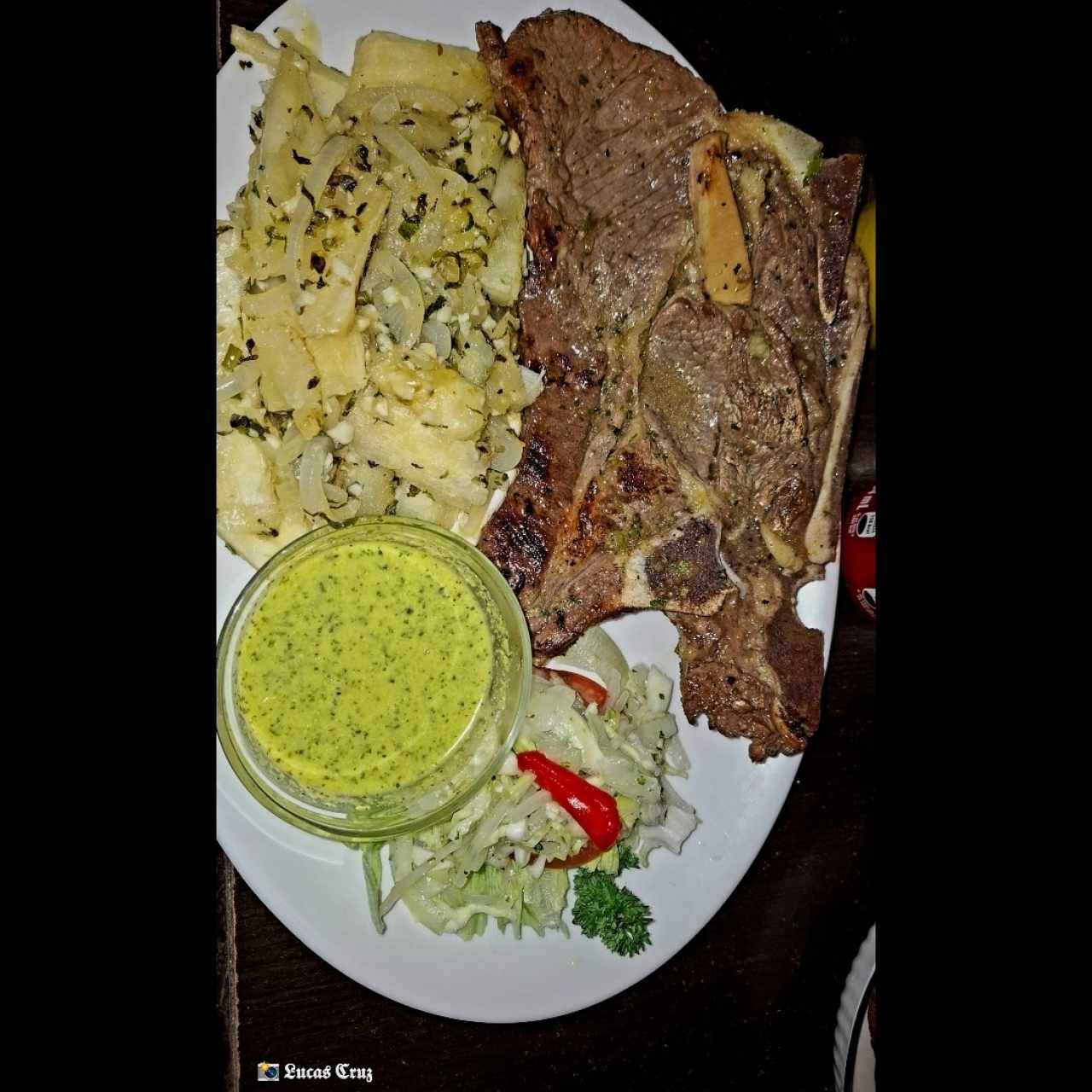 Filete de Res a la plancha con yuca al mojo. 
