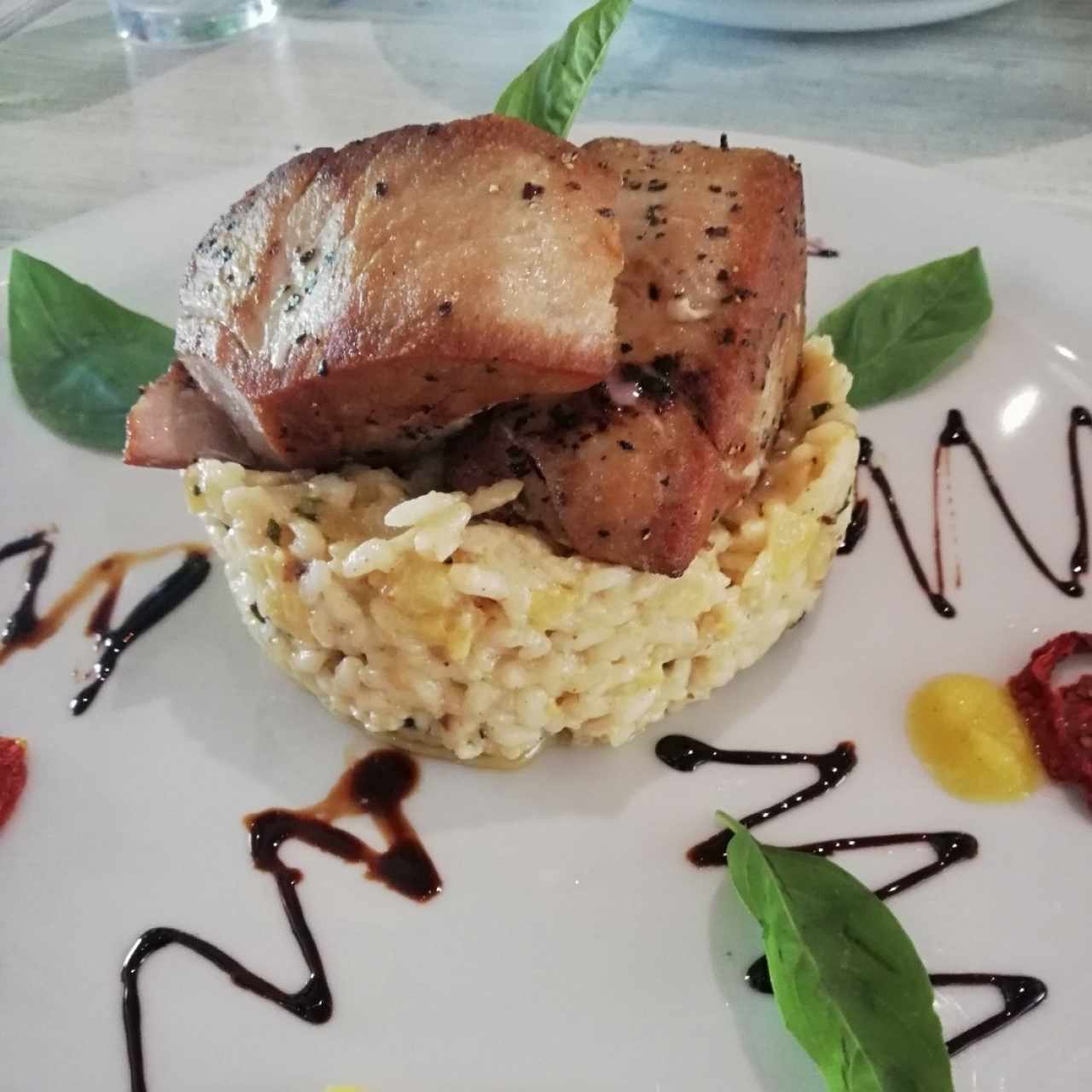 Pesca del Día, con risotto de piña