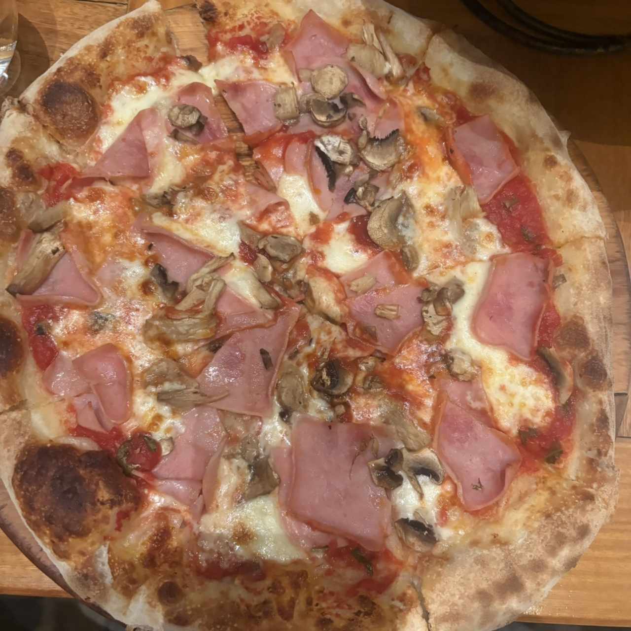 Pizzas - Prosciutto e Funghi