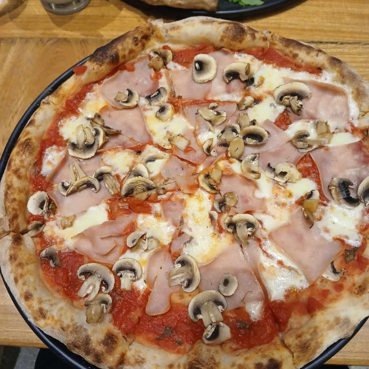 Pizza Jamón y zetas