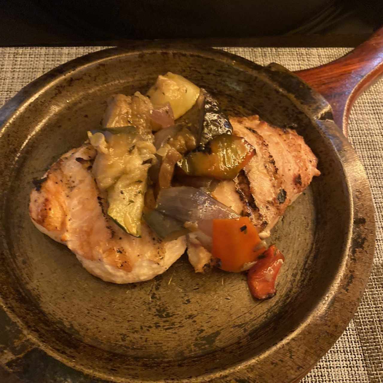 Pollo com vegetales