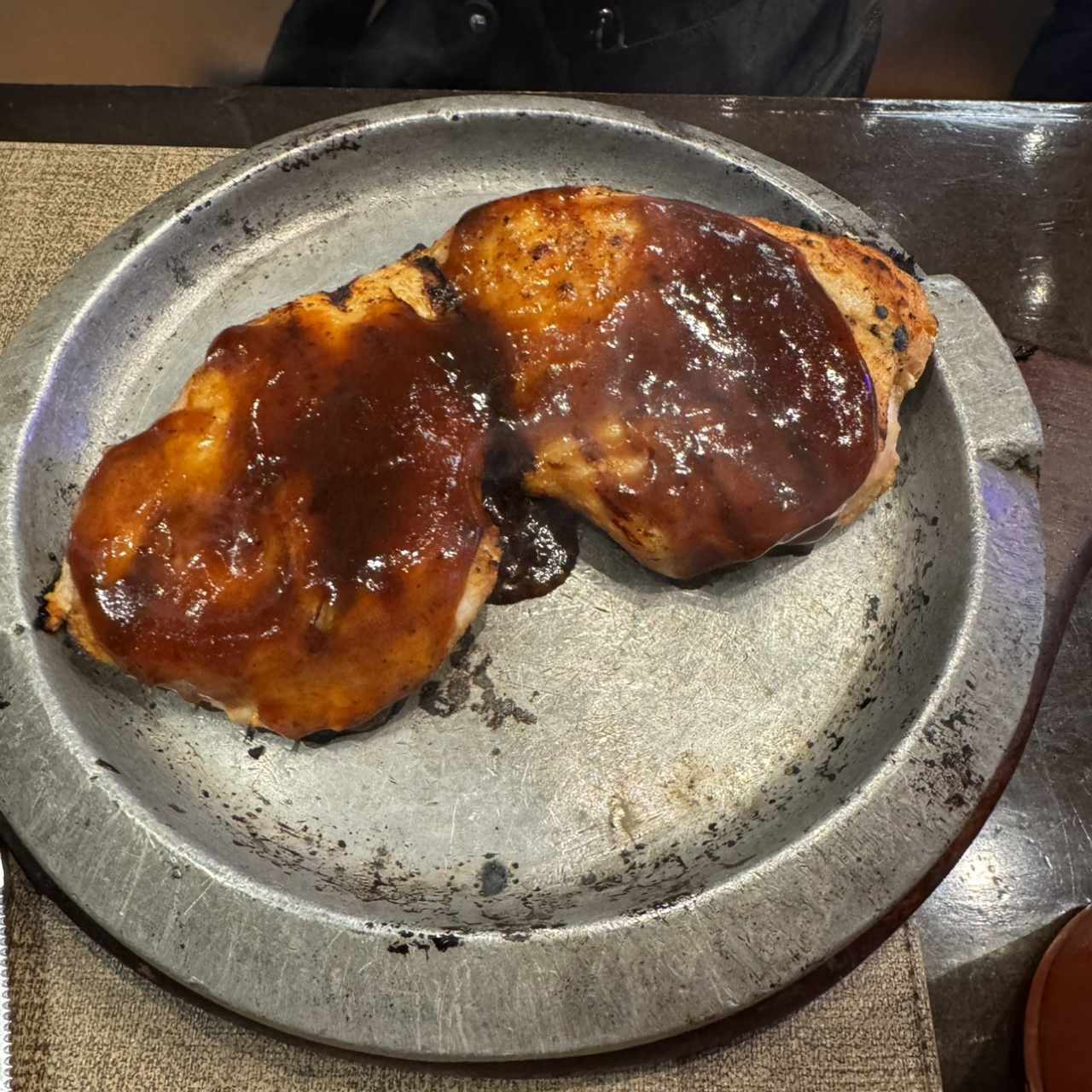 FILETE DE POLLO EN SALSA BBQ