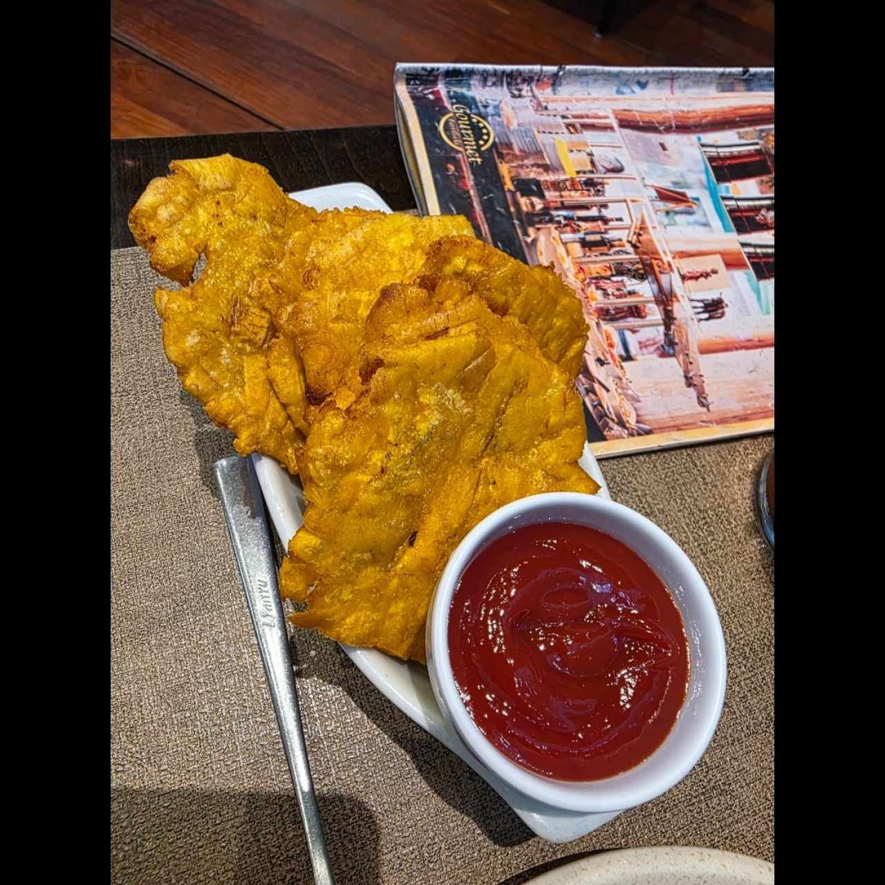 Patacones (Con salsa Criolla o tartara )