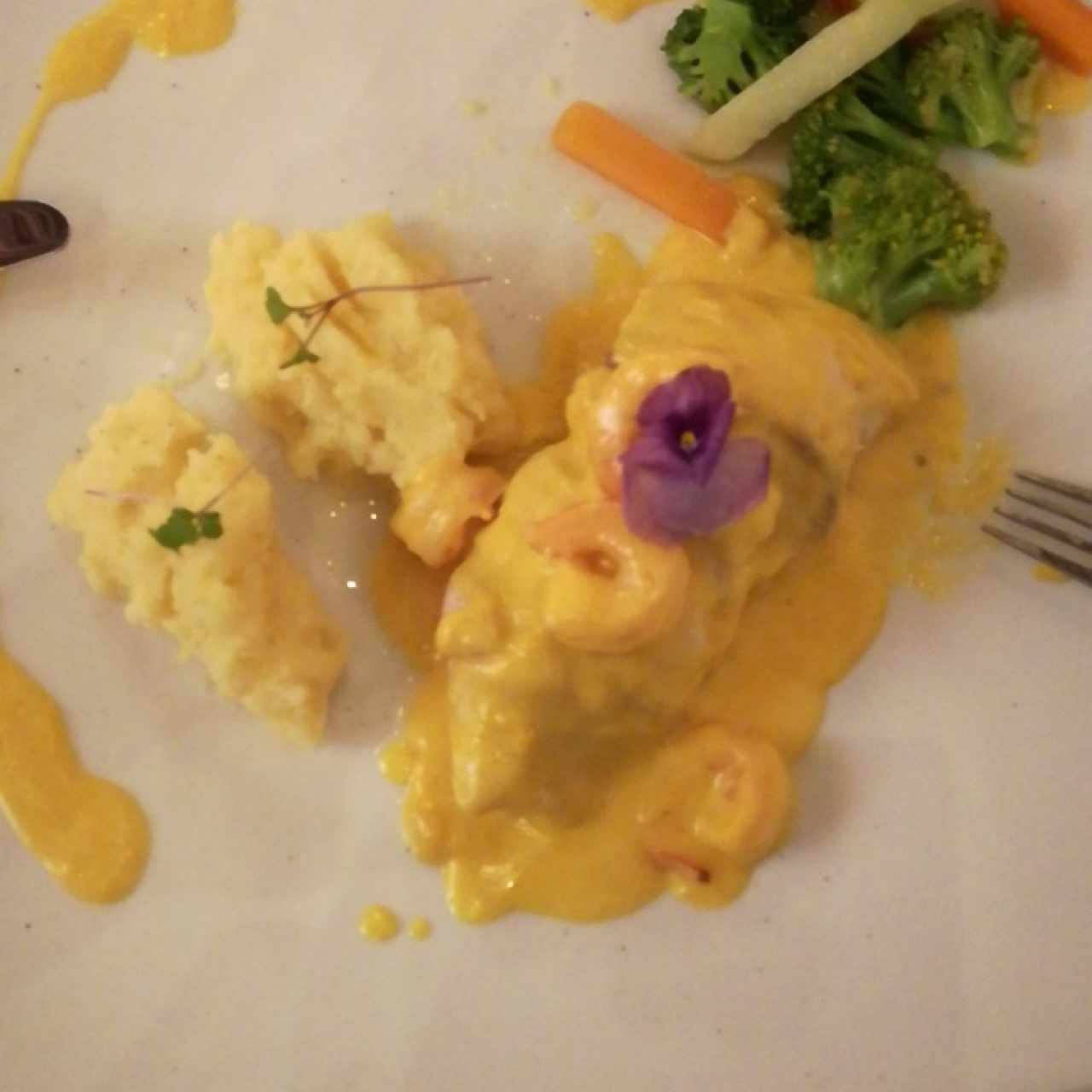 corvina rellena de camarón