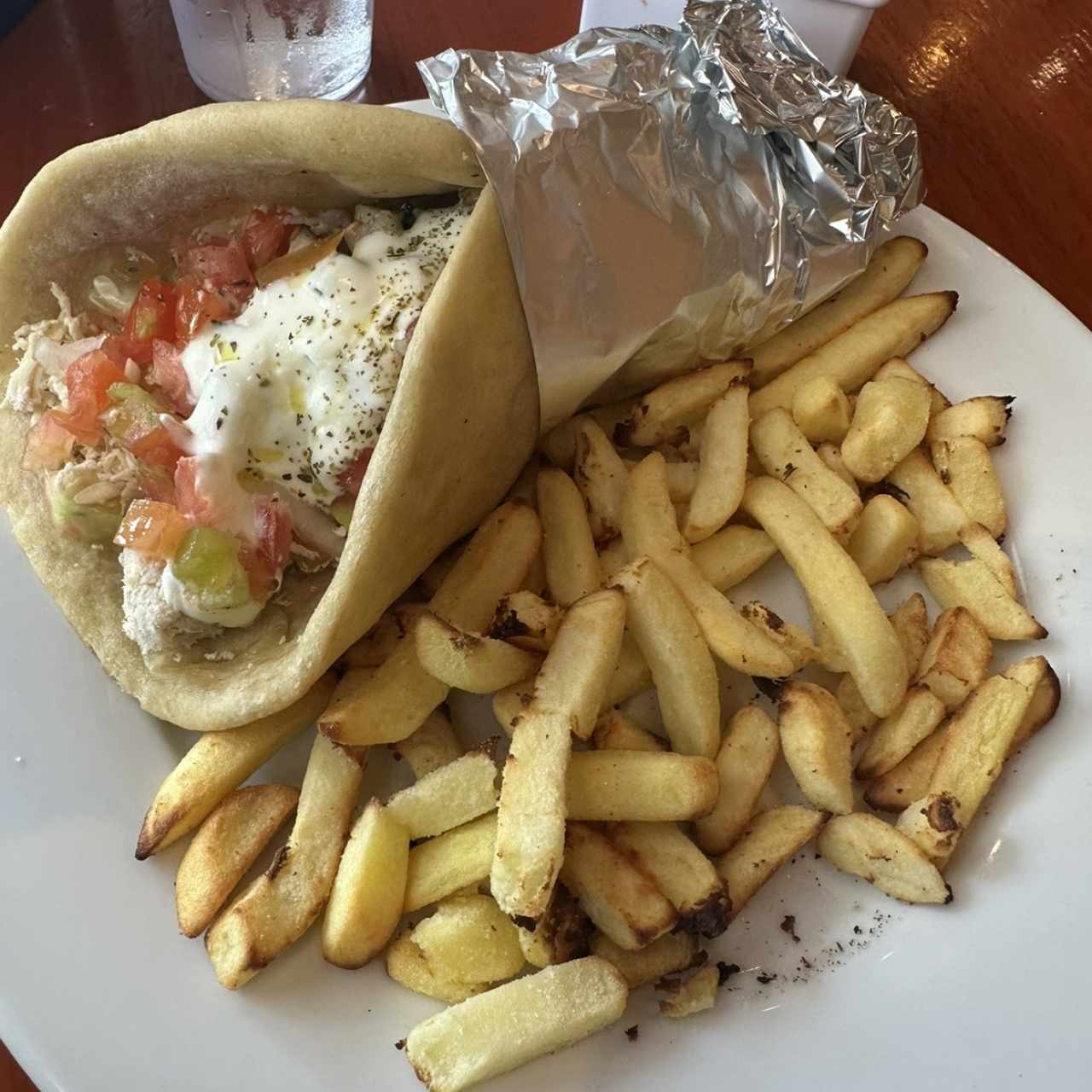 Gyro de Pollo con papas al horno