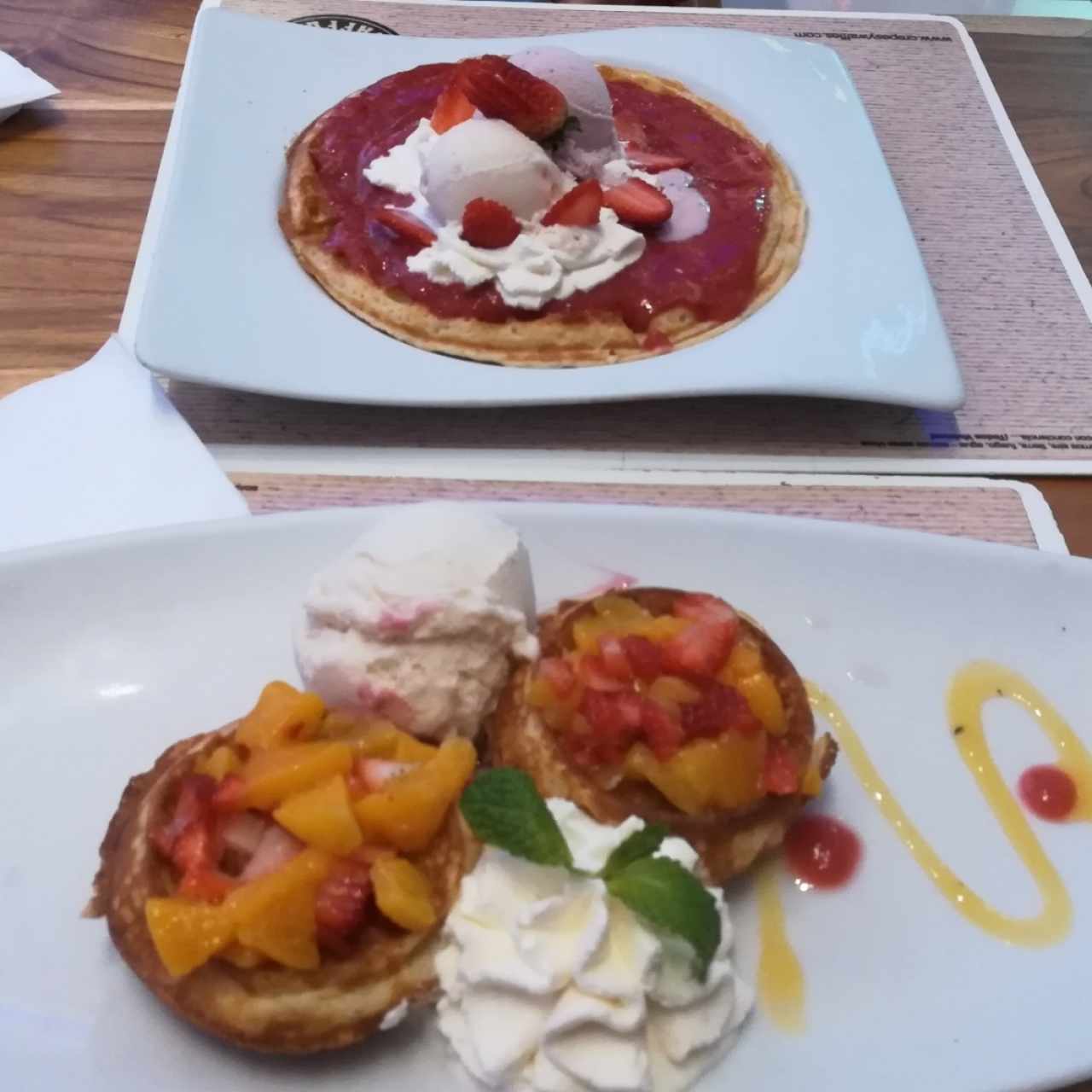 Wafles de melocoton y fresa
