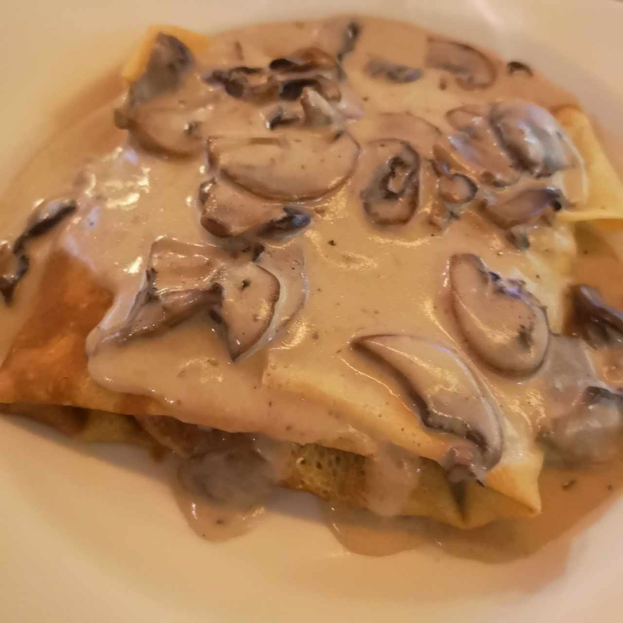 crepe de champiñones, espinacs y queso