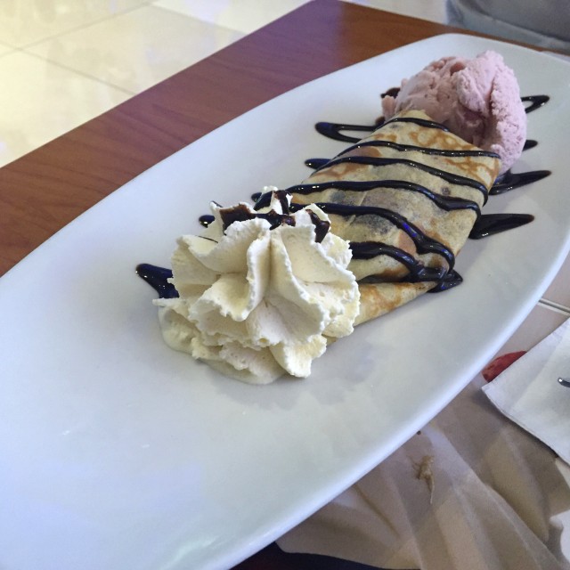 Crepe de nutela con helado de fresa <3