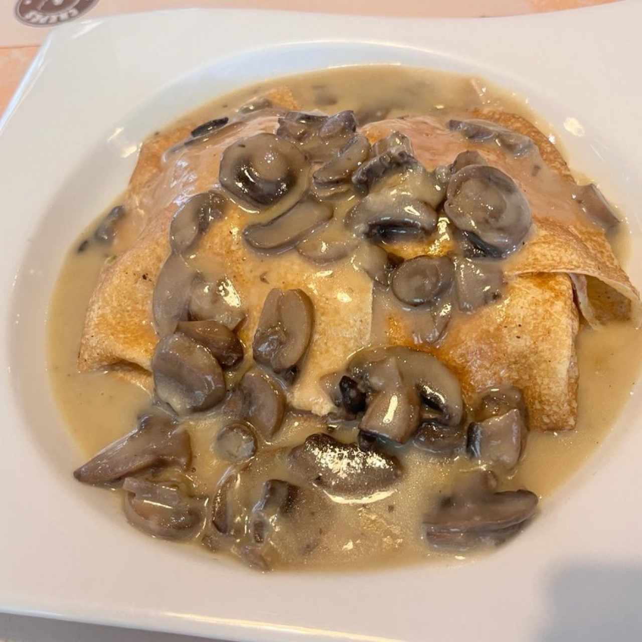 Crepe de pollo y champiñones