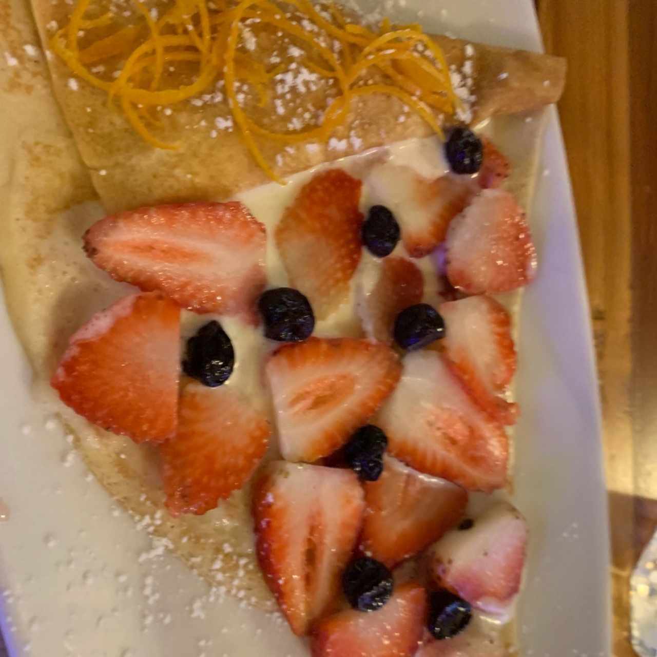 crepe de limón y fresas 