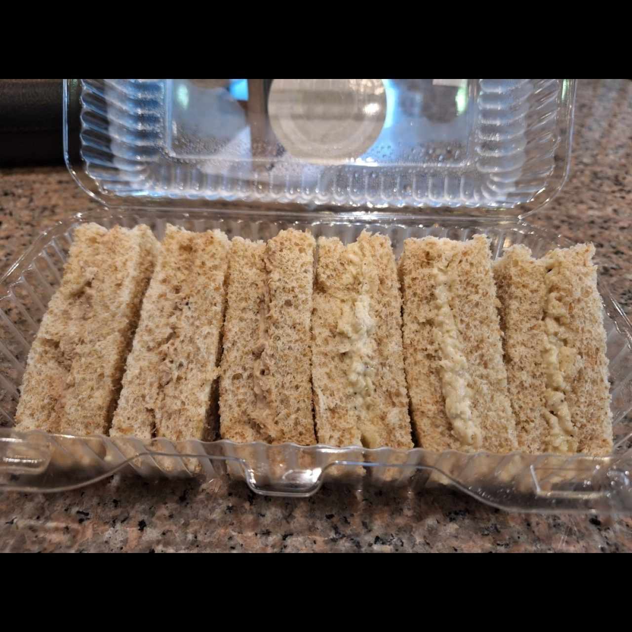 Sandwichitos en pan integral Tuna, Pollo (6 unidades)