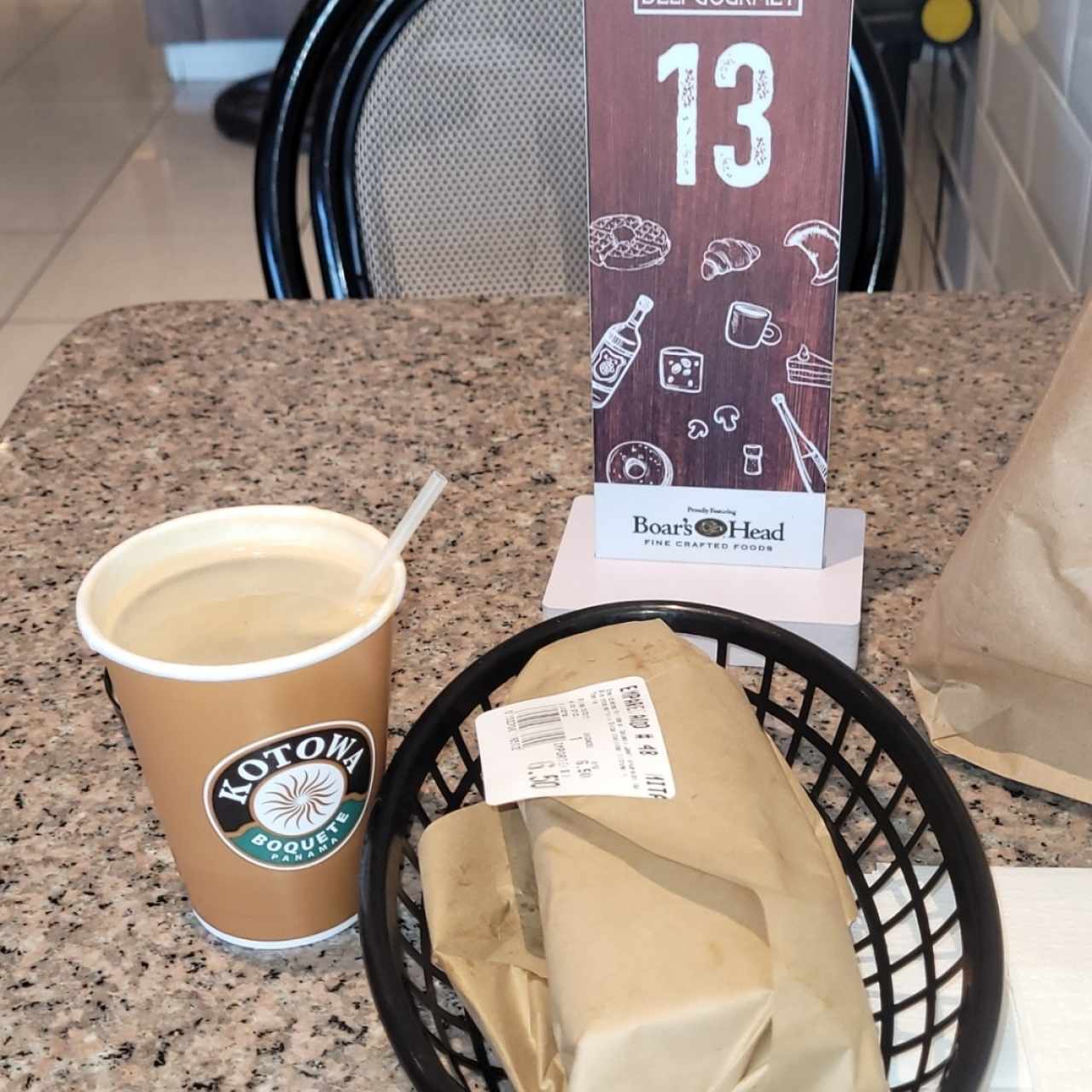 café negro y emparedado #48