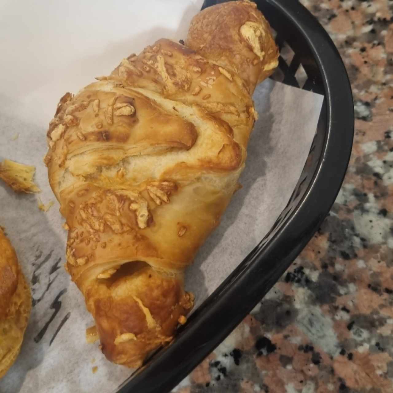 crossaint jamón y queso