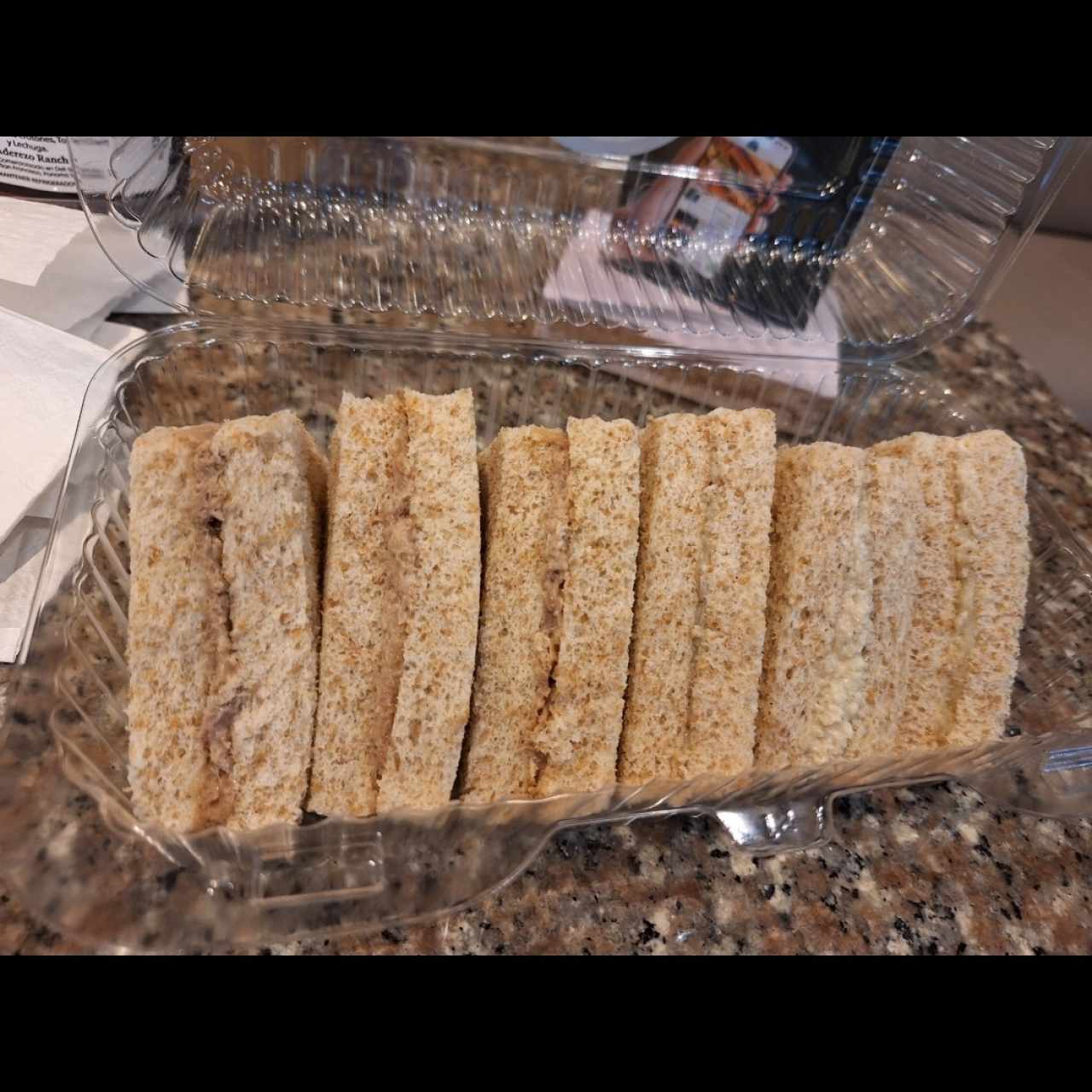 sandwichitos en pan integral pollo y tuna
