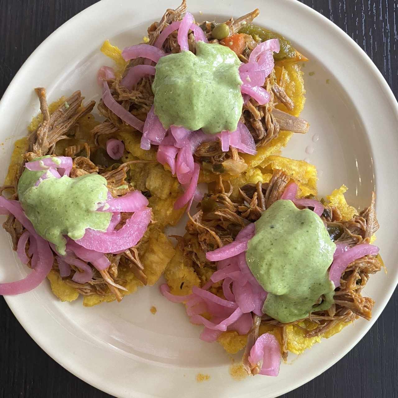Patacones con ropa vieja