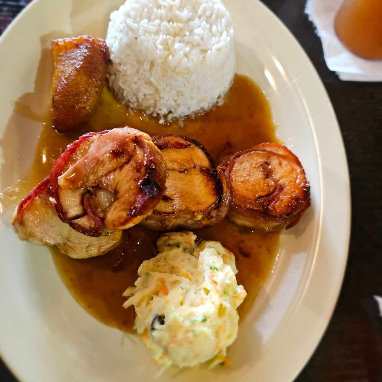 Pollo En Salsa De Hongos Y Tocino