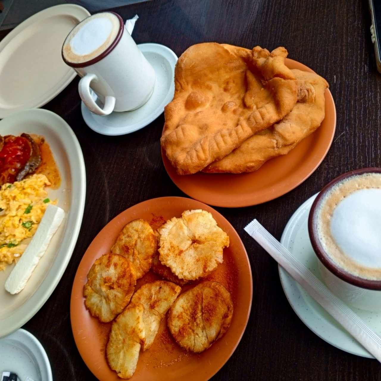 desayuno vía argentina. patacones de yuca muy bueno