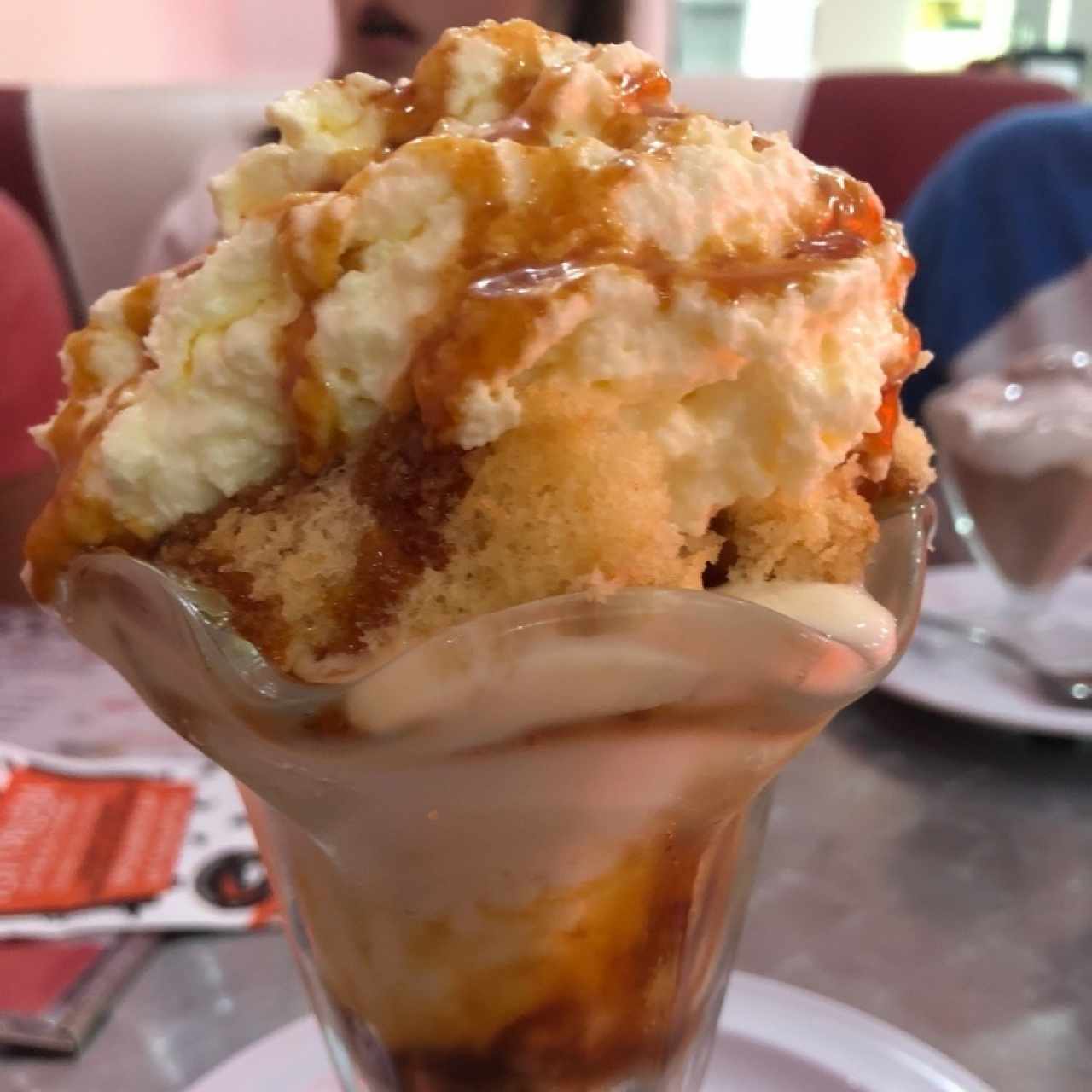 No me Olvides, Helado de vainilla y sirope de caramelo 