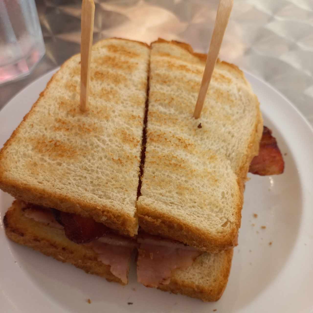 Emparedado Jamón y Tocino