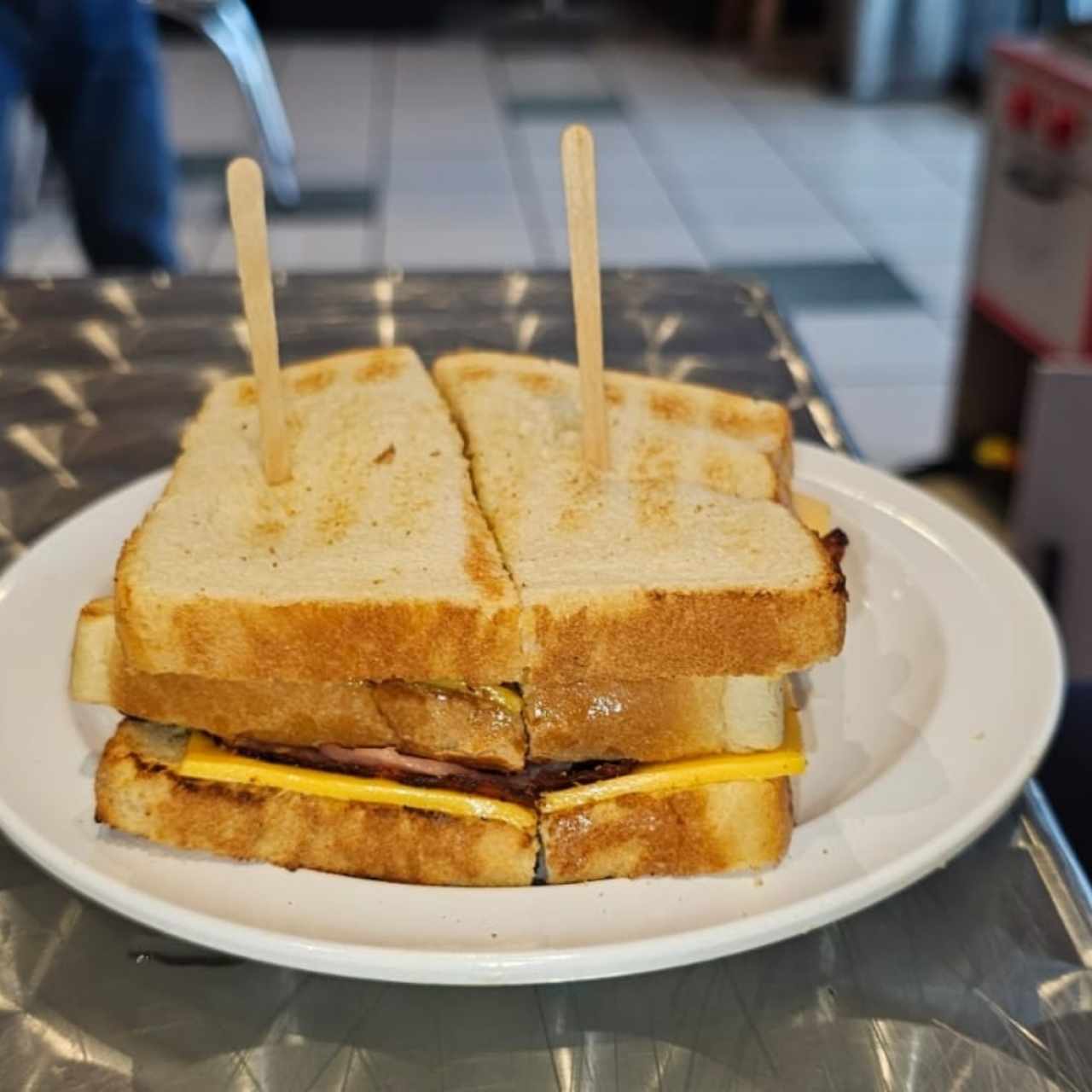 Emparedado Jamón y Queso
