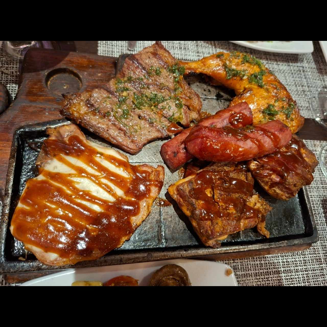 ESPECIALIDADES - PARRILLADA ARGENTINA FUSIÓN