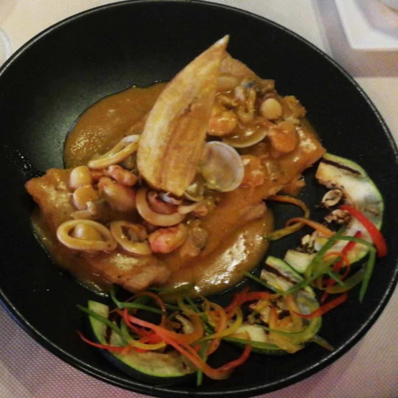 De lo mejor la corvina en salsa marinera , súper recomendada. 