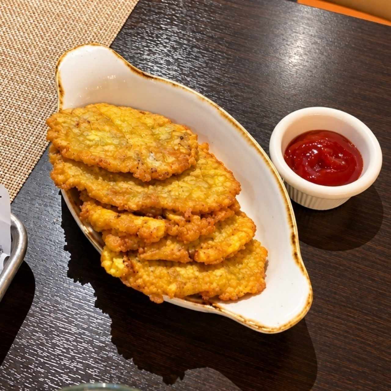 Acompañado con  Patacones